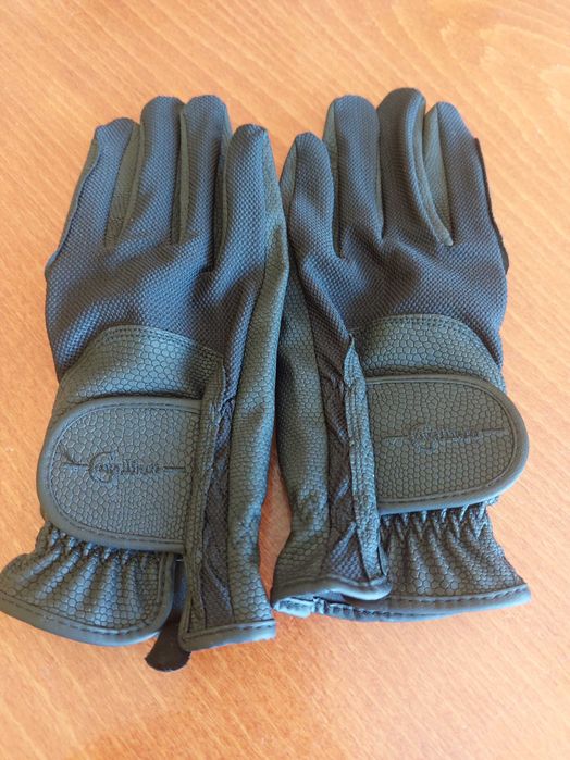 Продавам детски бричове ръкавици и протектор за езда,Тротинетки.