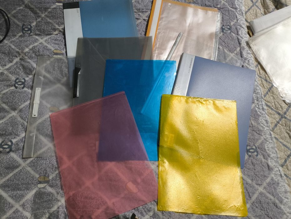 Папки разные , разных размеров и цветов