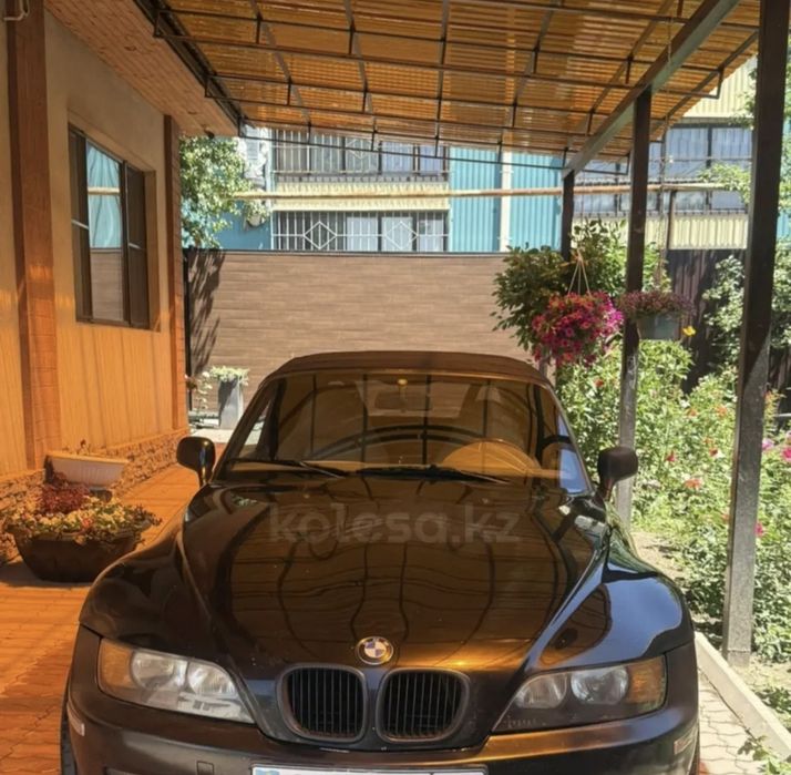 Аренда BMW Z3 черного цвета.