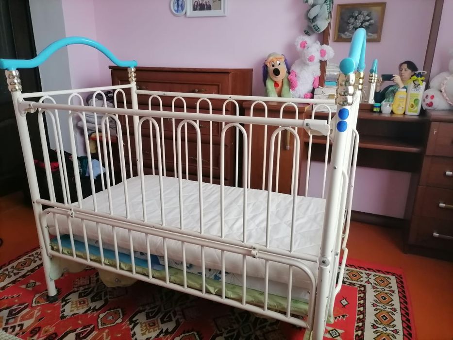 Кроватка с матрасом