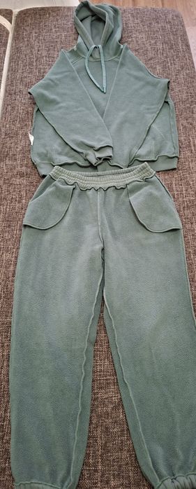 Продам женский спортивный костюм