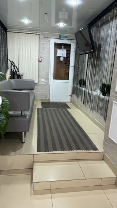 Продам салон хороошым проходимостю