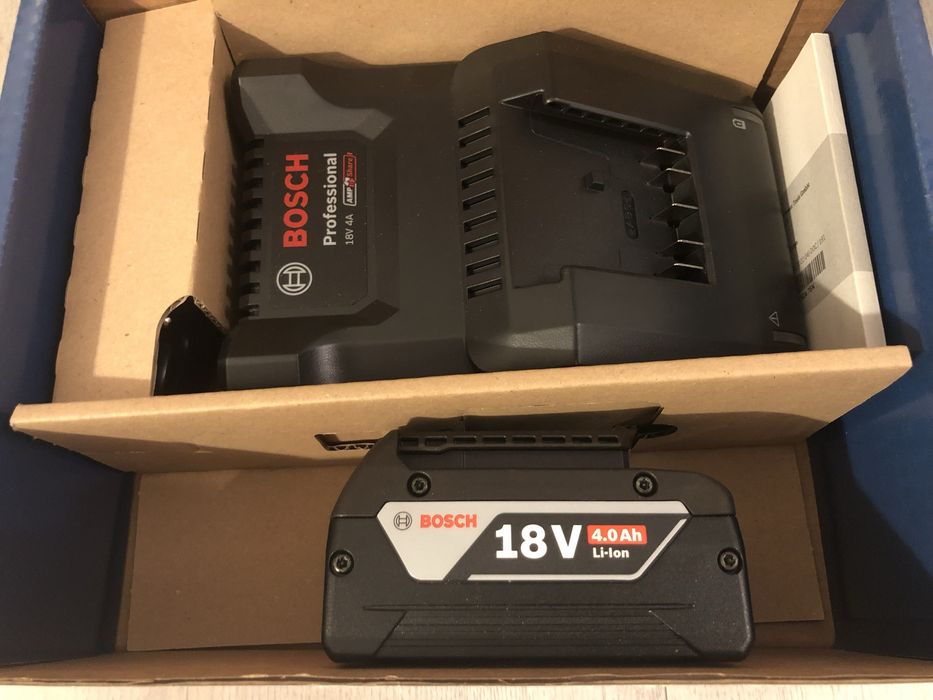 Set Bosch acumulator si incarcator, Li-Ion, 18 V, 4 Ah