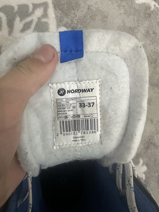 Продам две пары коньков