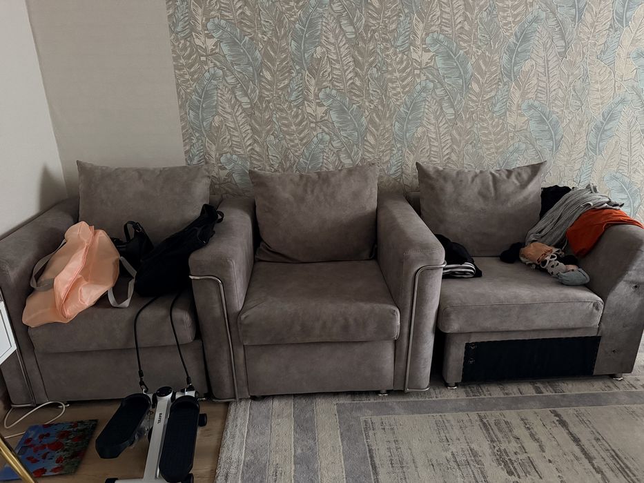 Продам угловой диван с креслом