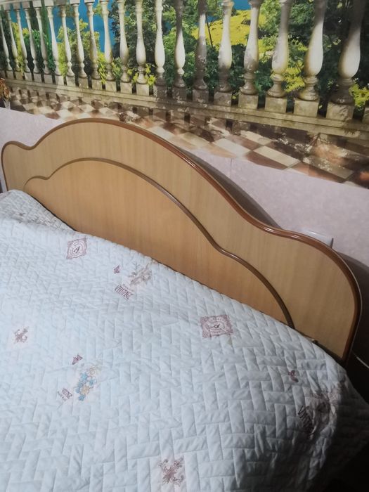 Двуспальная кровать с матрасом