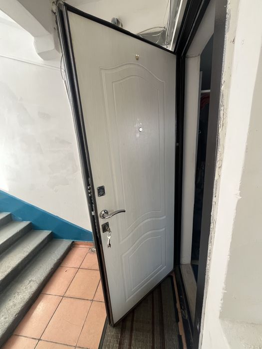 Продается дверь б/у, состояние хорошее.