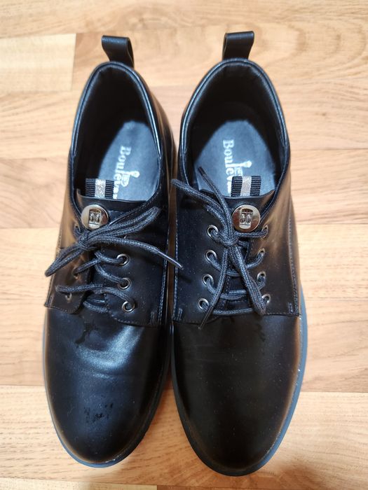 Продам кроссовки б/у