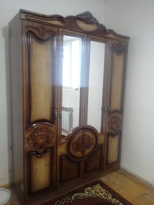 Shkaf sotiladi hali yangi srochno sotamiz