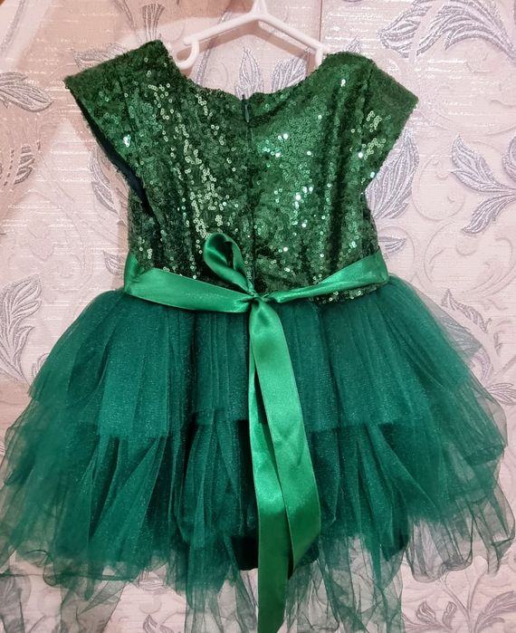 Нарядное платье девочке