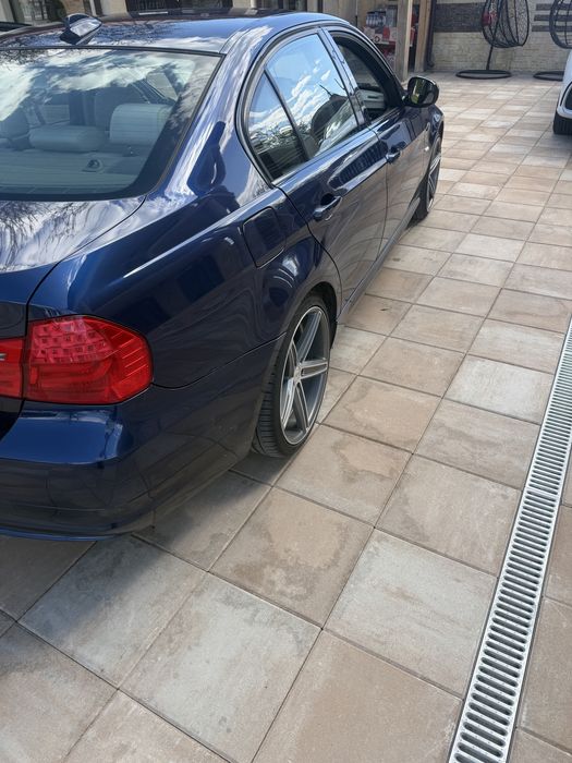 Vand sau schimb Bmw 320 d 2011 numere rosii valabiele 2 luni