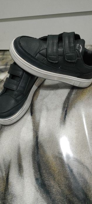 Продам туфли на мальчика