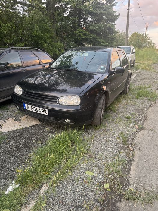 Два автомобила в движение