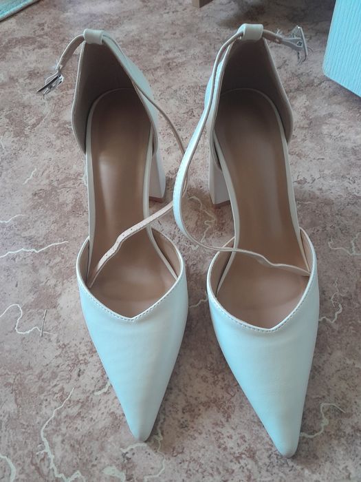 Туфли женские белые