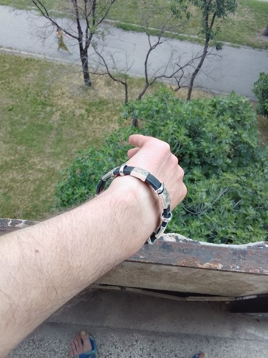 Гривна от Сребро и Кожа