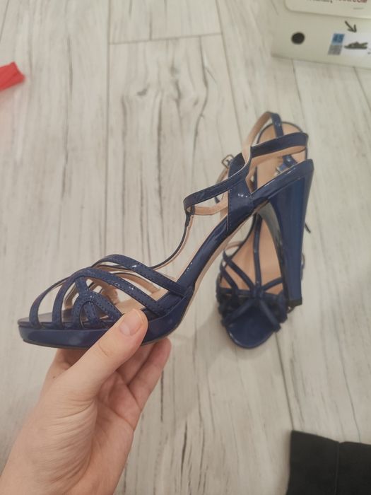 Босоножки синие новые