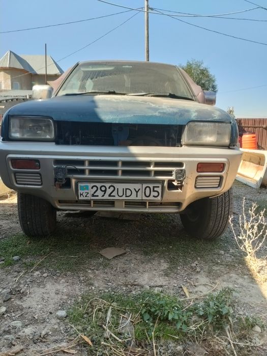 Ниссан мистраль.