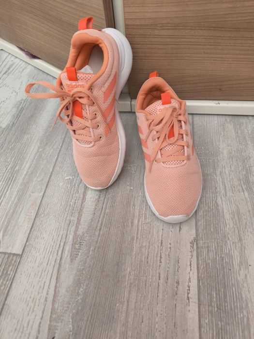 Яке и маратонки Adidas