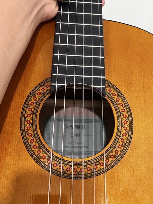 Yamaha C40 классическая гитара — отличное состояние
