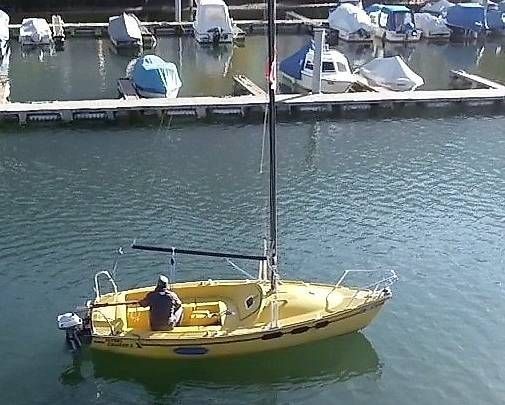 Vând barca velier mic