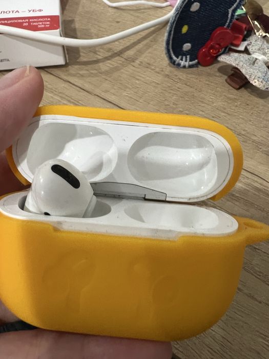 Apple Airpods pro с одним наушником оригинал