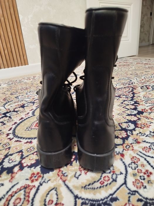 Черные кожаные берцы