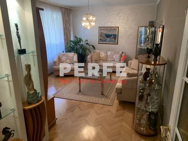 Продава се Многостаен апартамент в Бургас, Център - 135 кв.м за 2371 €/кв.м - Снимка #2