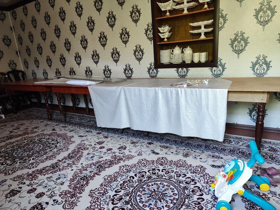 Стол стулья для гостиной