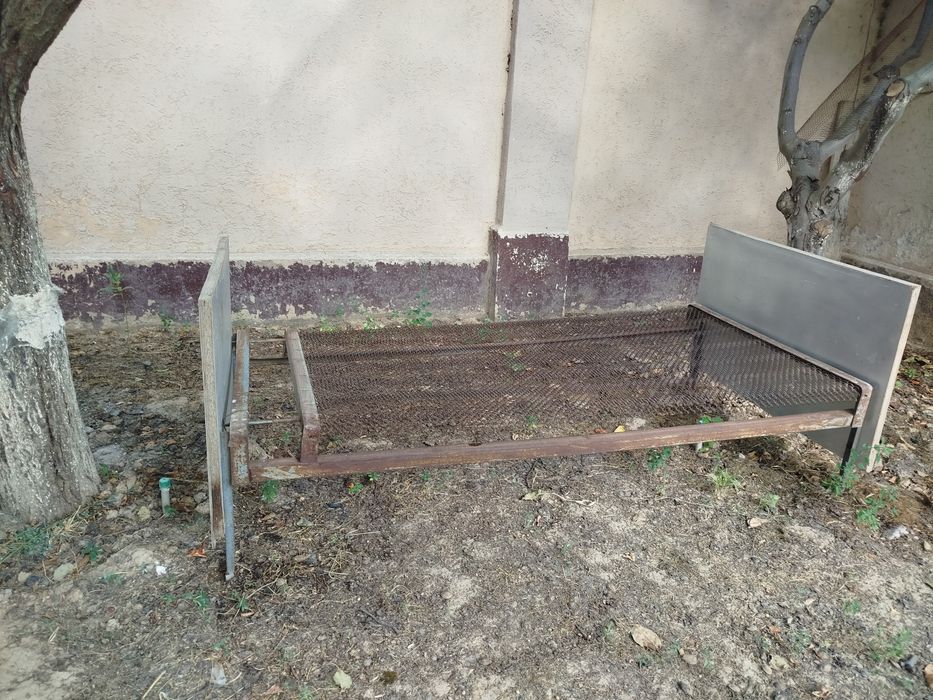 Железный кровать