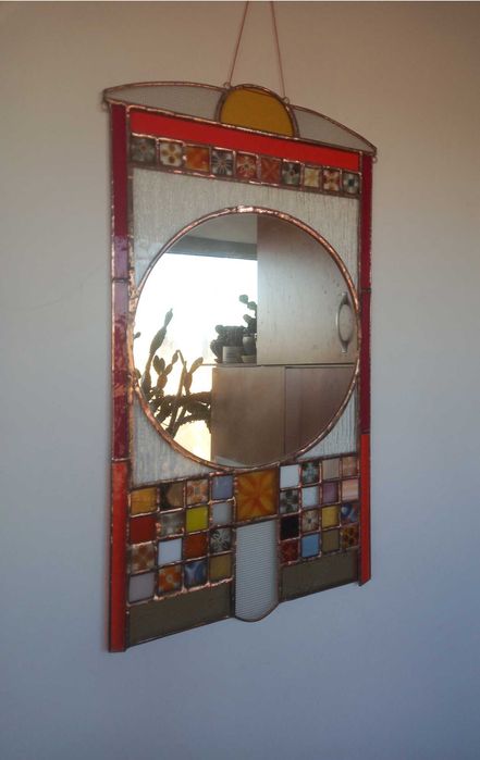 Огледало - Витраж в червено, жълто и бяло