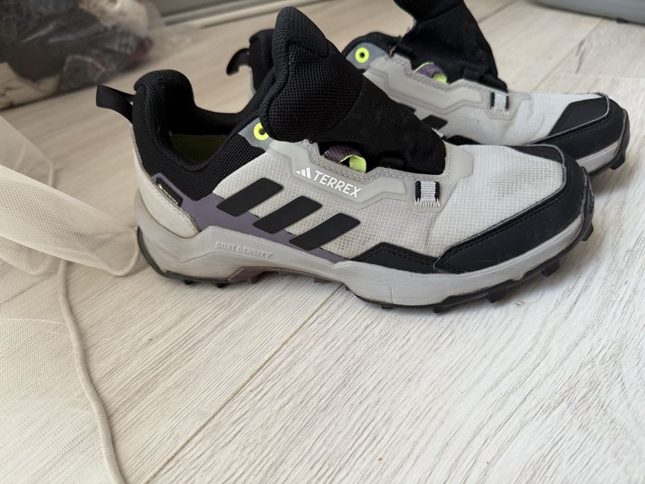 Кроссовки для хайкинга