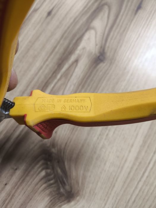 Клещи за електро техници за работа до 1000V