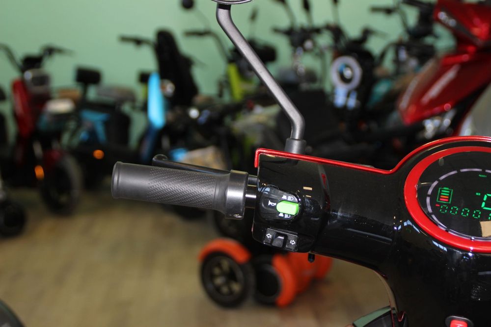 Електрическа триколка FM2 PRO 1800W, 25Ah, RED