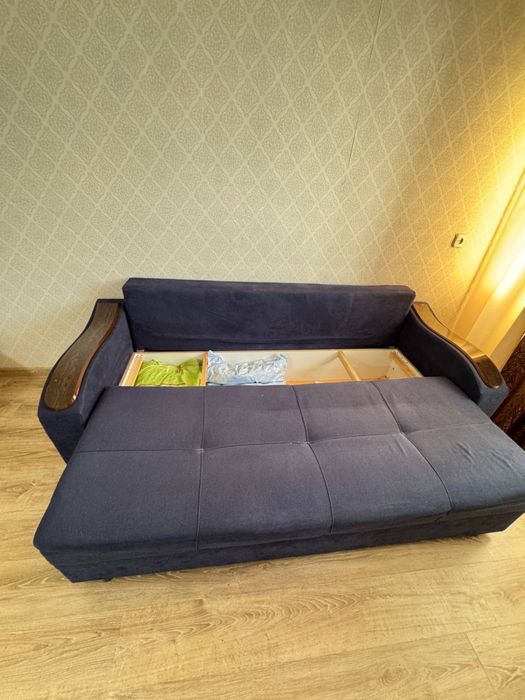 Продам диван с подушками