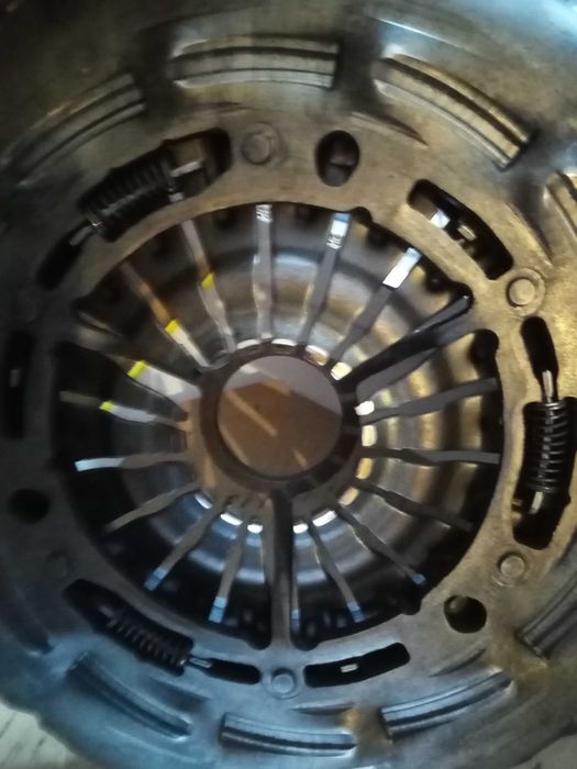 Съединител комплект плюс маховик.