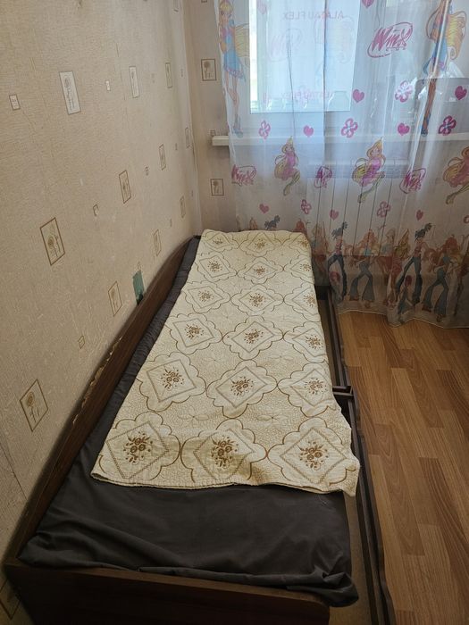 Кровать с матрасом