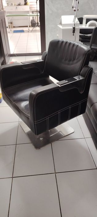 Продам парикмахерское кресло
