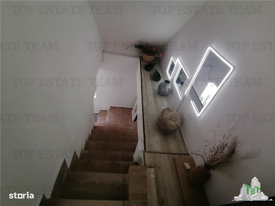 Apartament mansardabil de vanzare