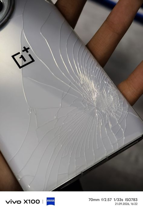 Телефон OnePlus 12 с дефектами обмен