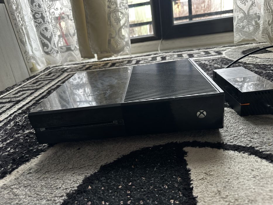 Xbox one 500GB.
