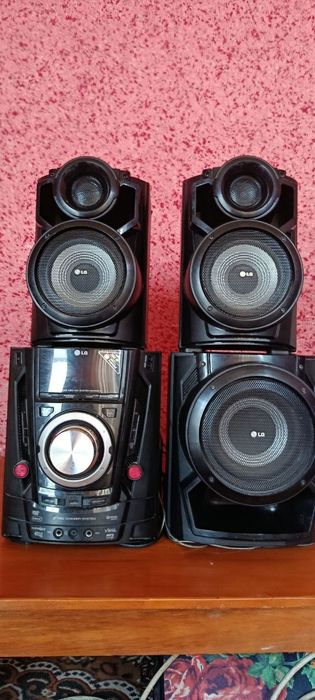 Muzikalni sentr sotiladi xammayogʻi ishledi tiniq. Narxi 3 million.