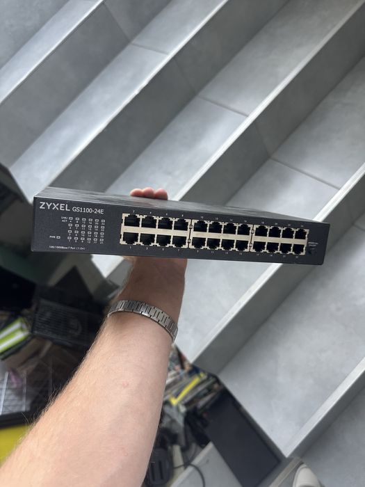 switch Gigabit Zyxel GS1100-24E