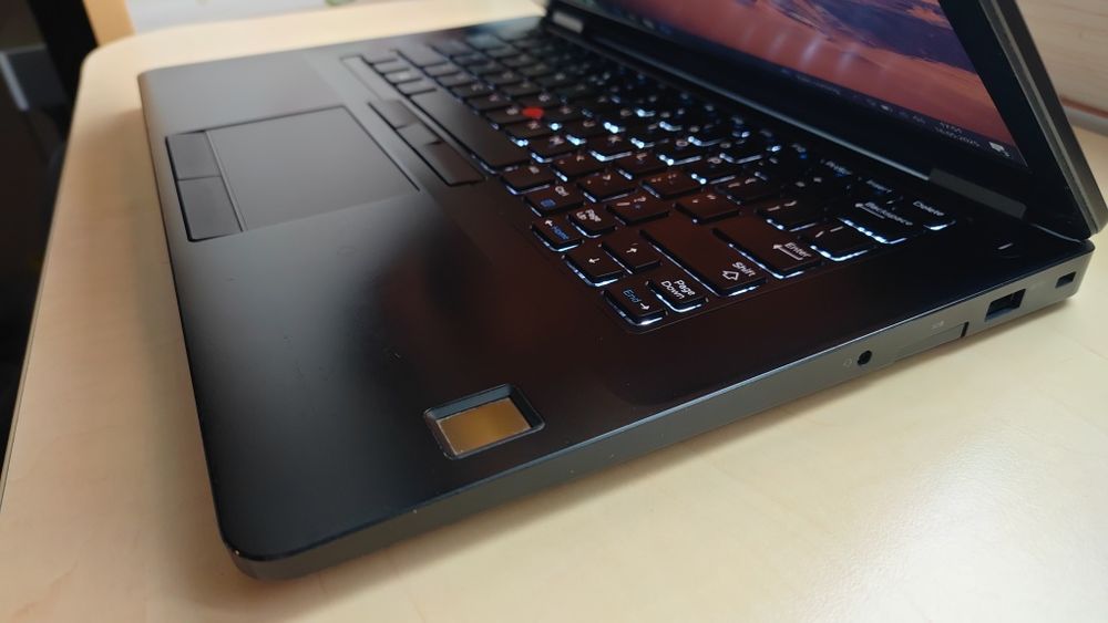 Laptop Dell 5470==i5-6440HQ==256GB SSD==8GB DDR4==Video DEDICAT R7 2GB