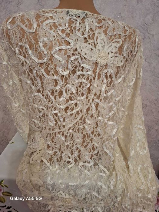 Бяла Жилетка /дантела и перли