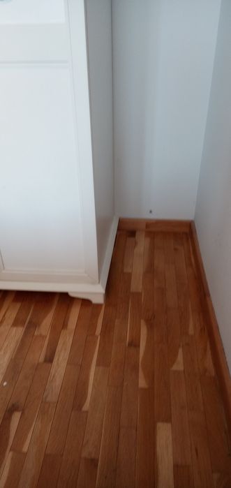 Трикрилен гардероб с размери: H-200см.;L-135см; В-60 см.