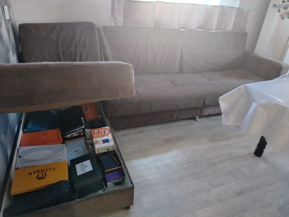 Продам стол, диван