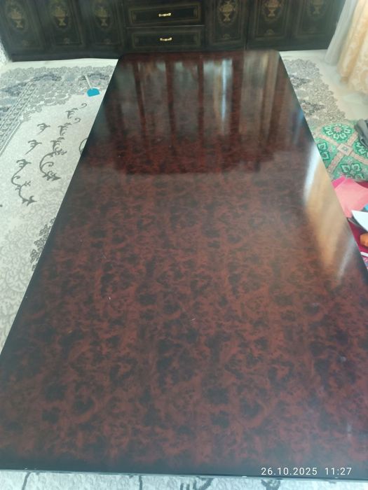 Стол и стул для гостиной