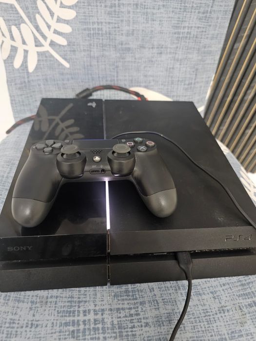 Плэстэйшн 4 в хорошем сост