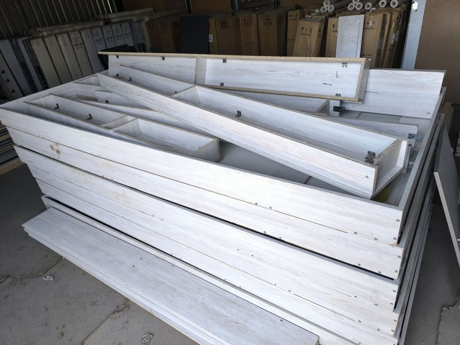 Полки для обойного магазина — дешевле, чем новые!