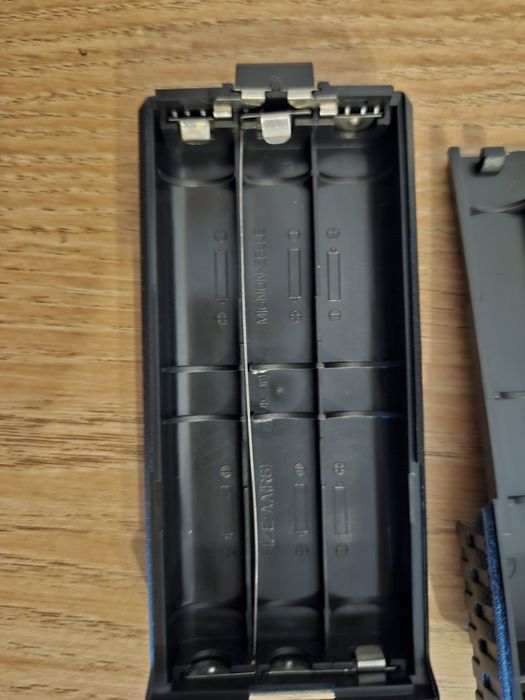 Кутия за тип  AA батерии - радиостанция Baofeng uv5 R